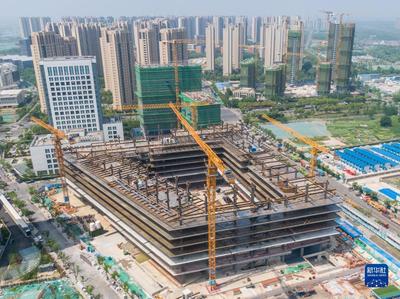 江苏南京:疫情防控不松懈 工程建设不停歇